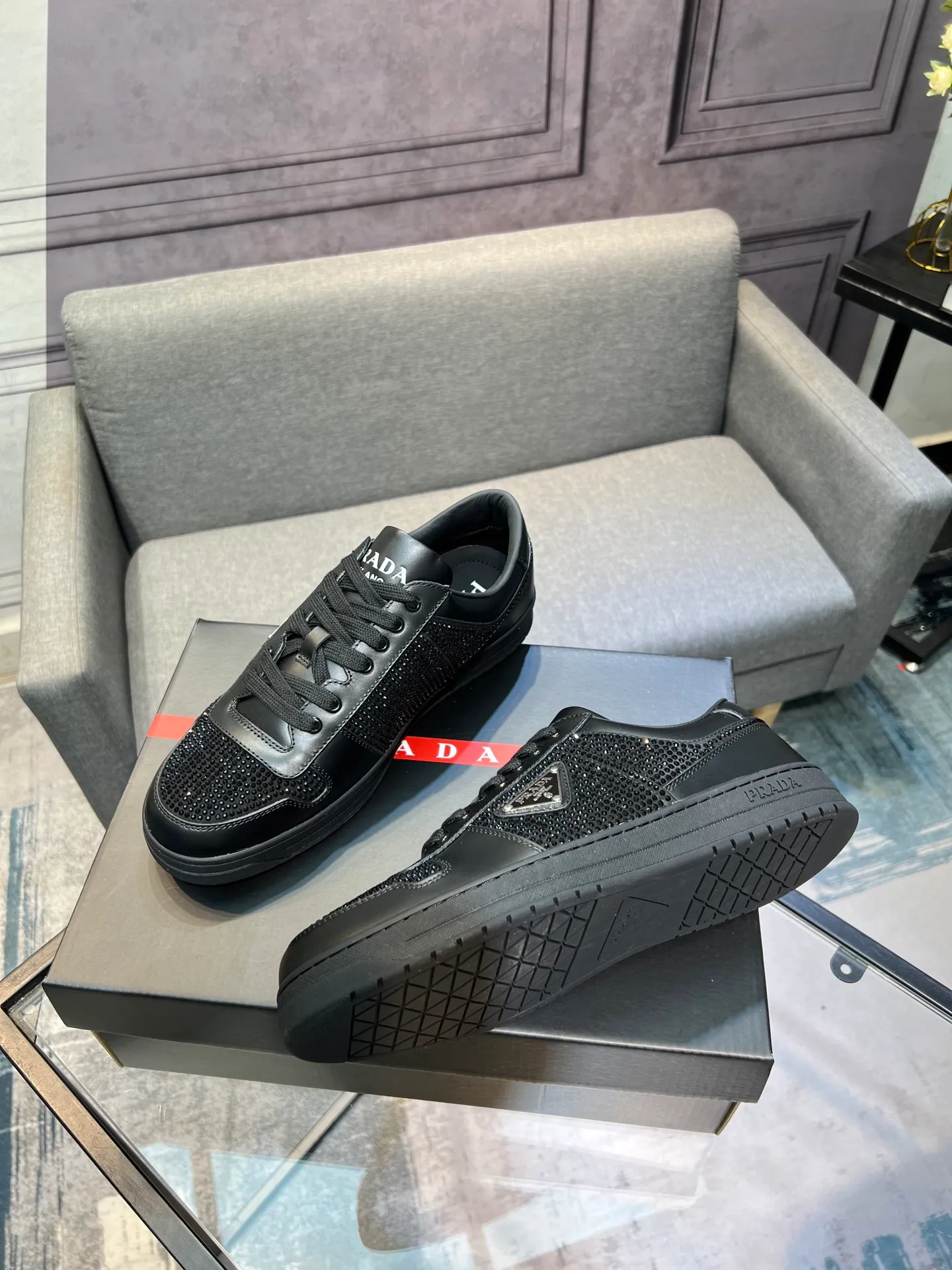 Men's shoes 💰660【PRADA】Prada ——High-end quality Original order ——Upper: 🔝Full calfskin, hot-drilling process, external seaming process of shoe collar, air-pressure brand logo on shoe body ——Inner lining: water-dyed cowhide ——Outsole: TPU molded outsole Super high quality control·Fine workmanship: highlighted (high-end·luxury·grade) -Size: 38-44 (45, 46, can be customized)